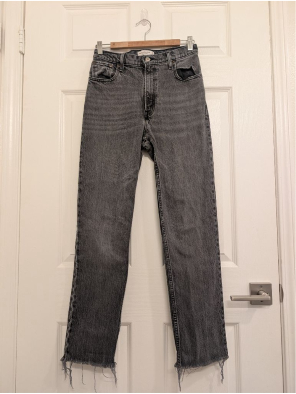 Abercrombie & Fitch Black '90s Straight Ultra High Rise Jeans 27 Distressed Hem